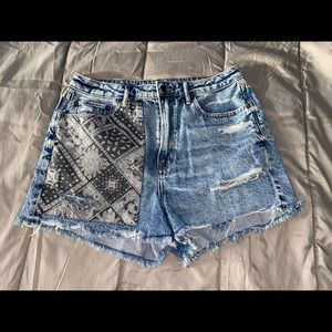 AE Highest rise boyfriend bandana shorts